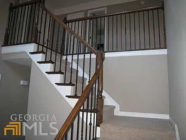 4785 Hampton Lake Dr — Photo 3