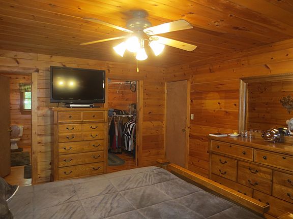 1st Floor Master Bedroom