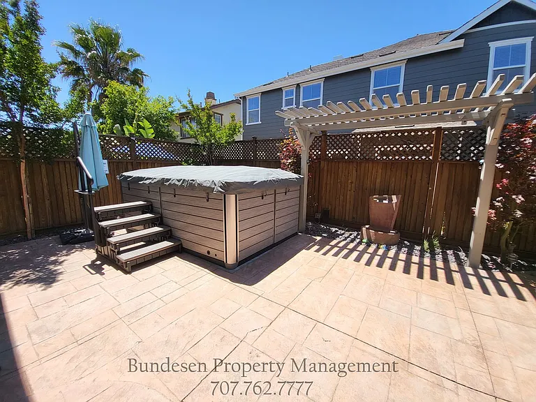 1727 Southgate Dr — Photo 22