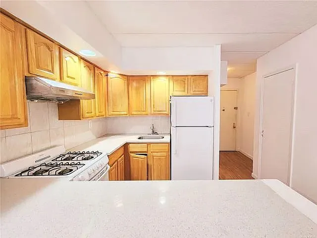 2 bed, 900 sqft, $2,395 — Photo 2