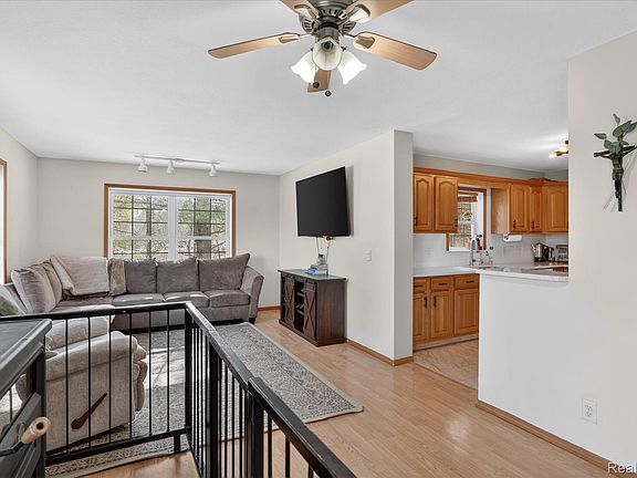 5th image of 22092 Clear Lake Rd