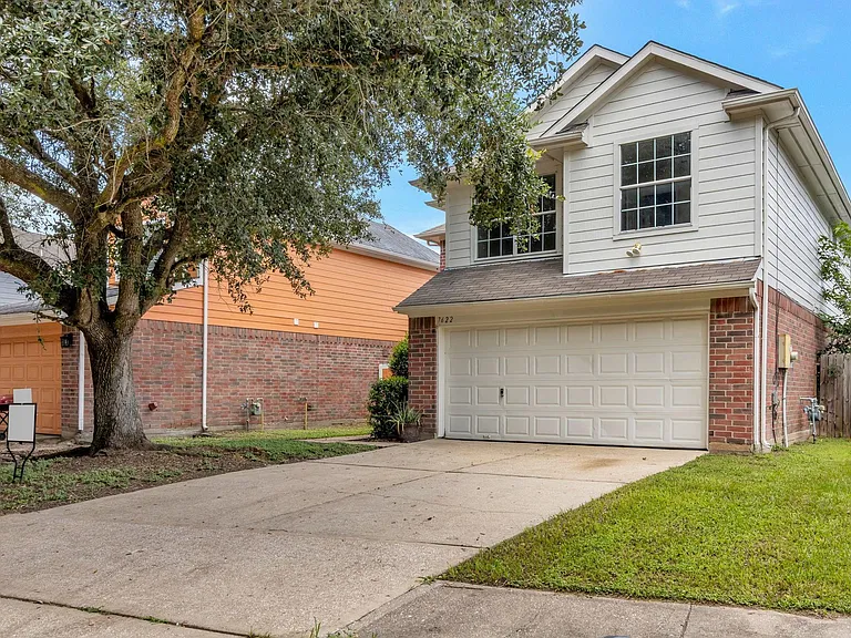 7622 Jonathon Ct — Photo 2