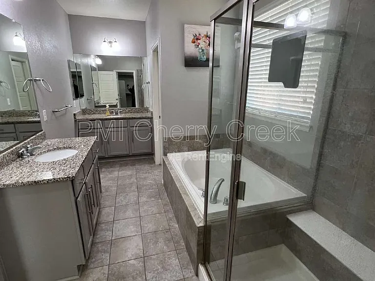 22472 E Union Cir — Photo 31