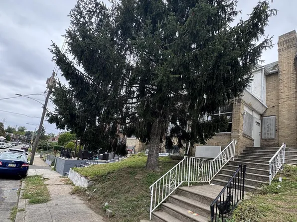 5018 Pennway St, Philadelphia, PA 19124