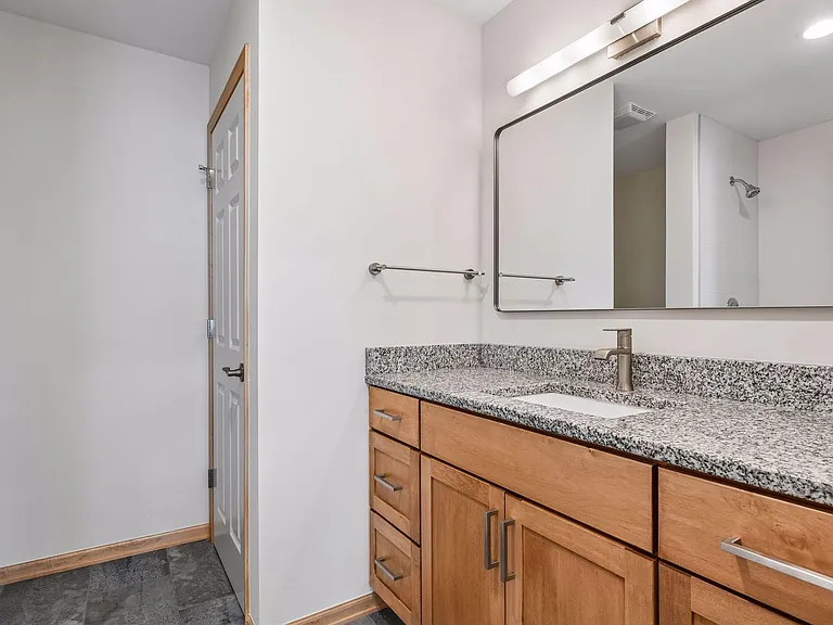 2121 Village Trl — Photo 15