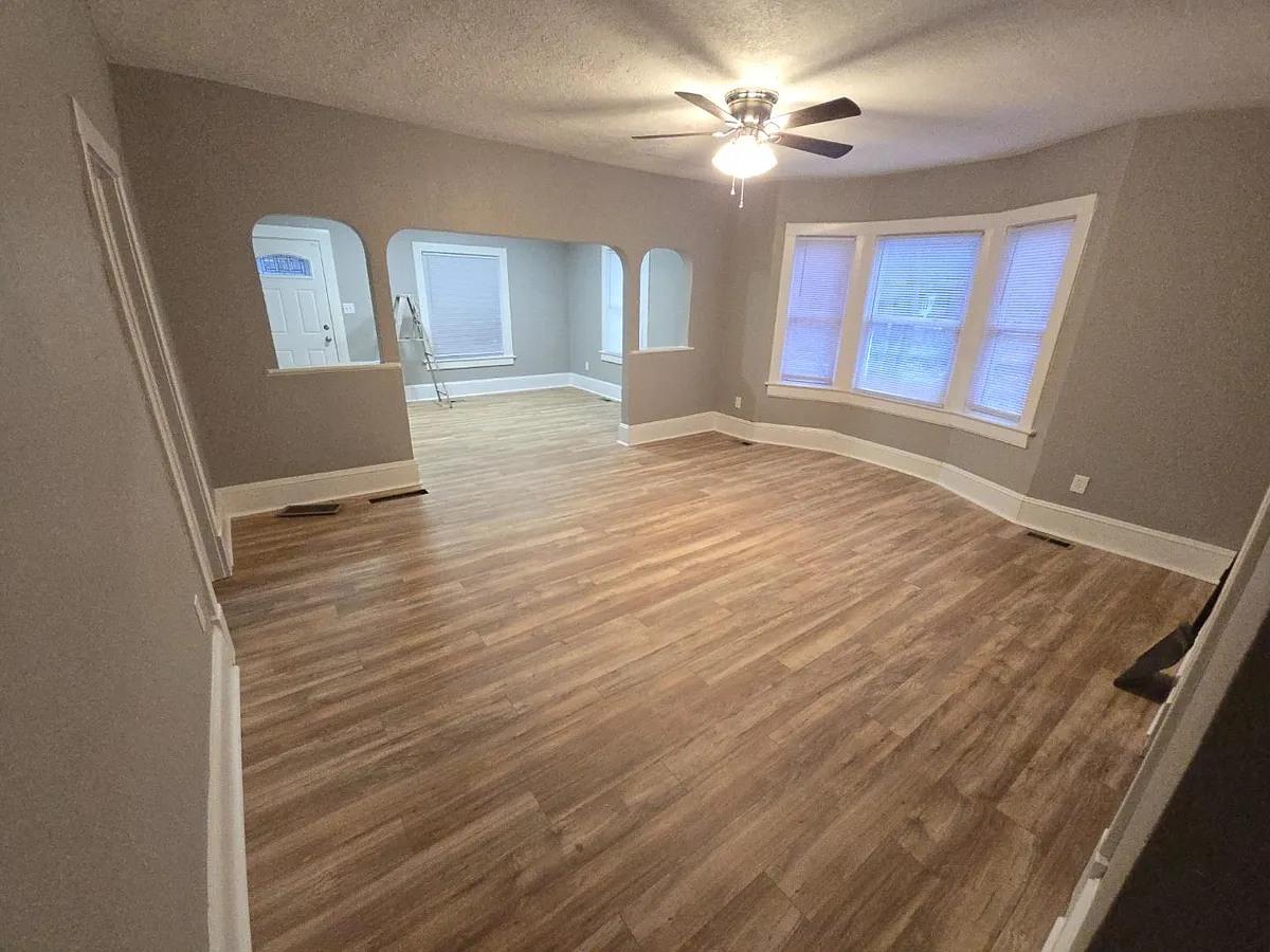 Property Photo - 104 N Evanston Ave