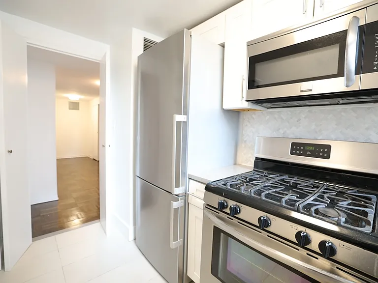 160 E 88th St #5L — Photo 4