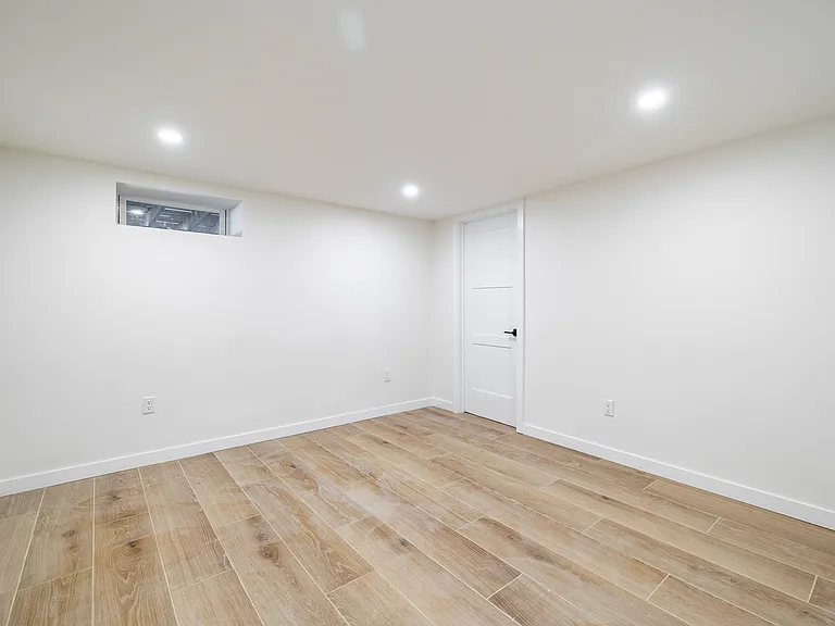 561 Woodbury Rd — Photo 12
