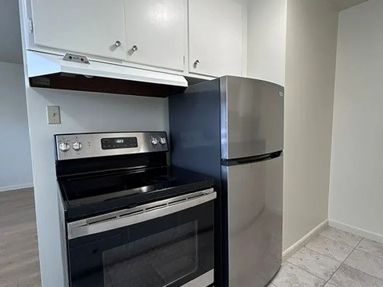 939 Lexington Ave — Photo 5