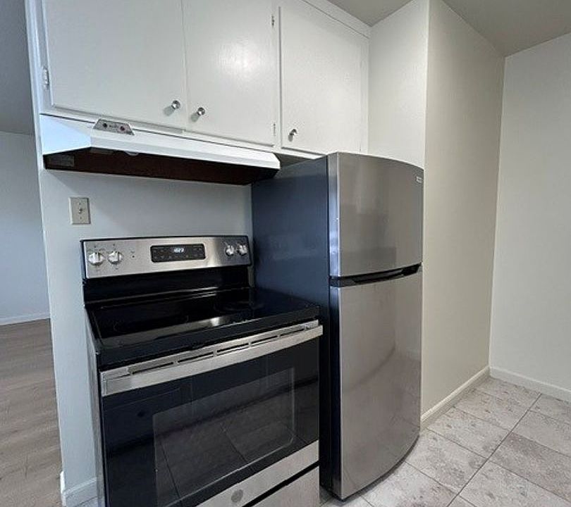 1st image of 939 Lexington Ave APT 1