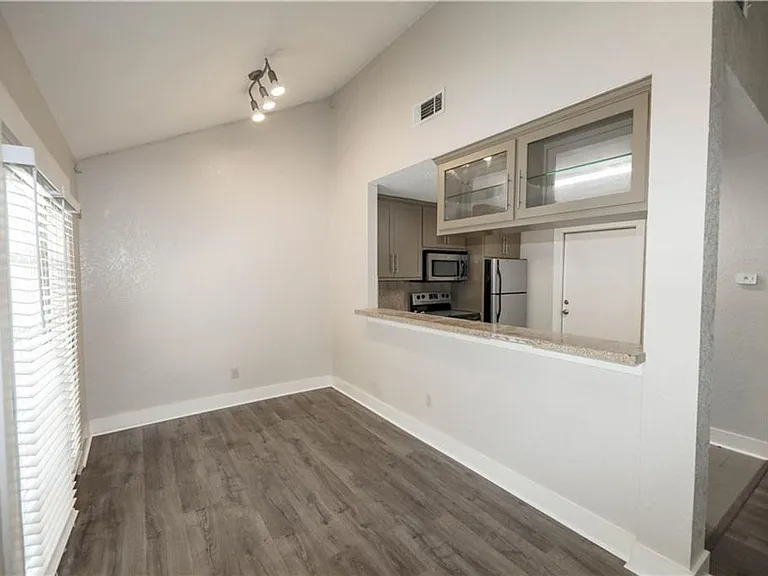 1302 Danbury Sq #A — Photo 21