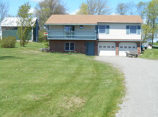 23 Meadow Lane Cir, North Troy, VT 05859