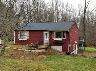 32 Plimpton Ave, Sturbridge, MA 01566