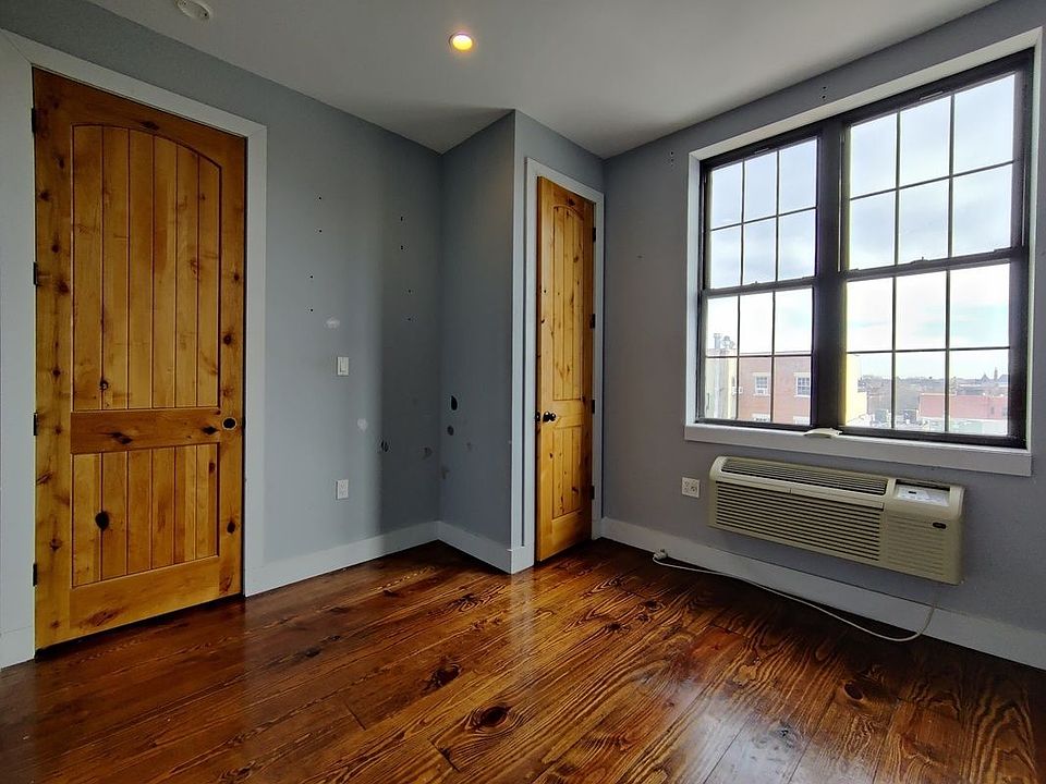 1st image of 17 Spencer Pl #5A