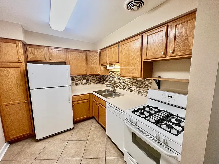 1461 N Winslowe Dr #304 — Photo 6