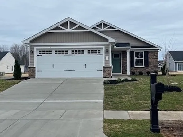 96 Pleasants Ln, Kilmarnock, VA 22482