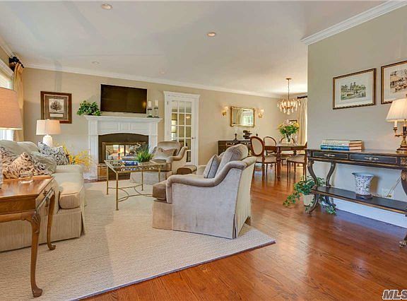2nd image of 6 Peachtree Ln