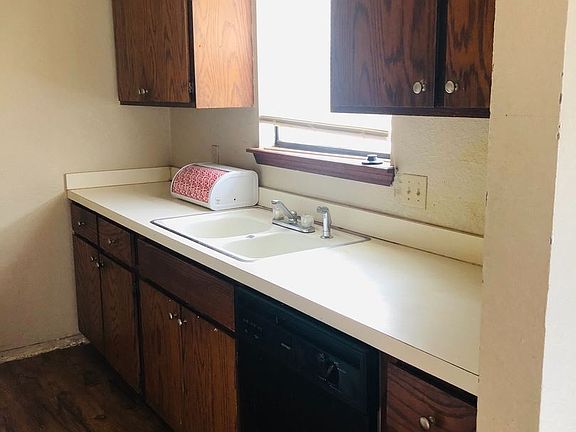 4th image of 313 SW 92nd St