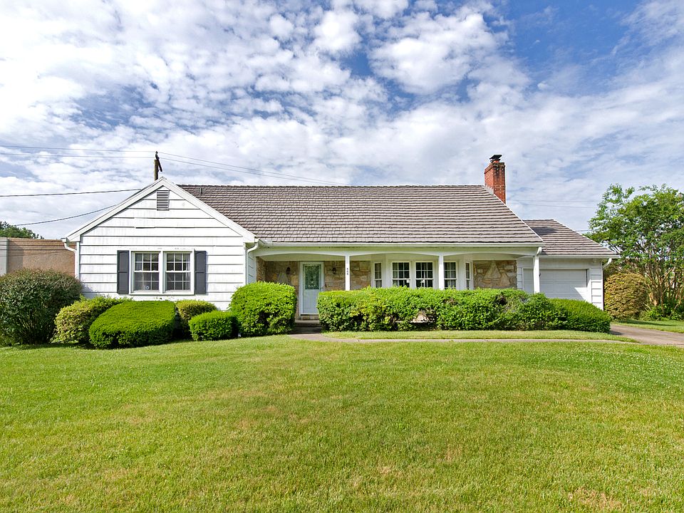 1st image of 444 Hillcrest Dr