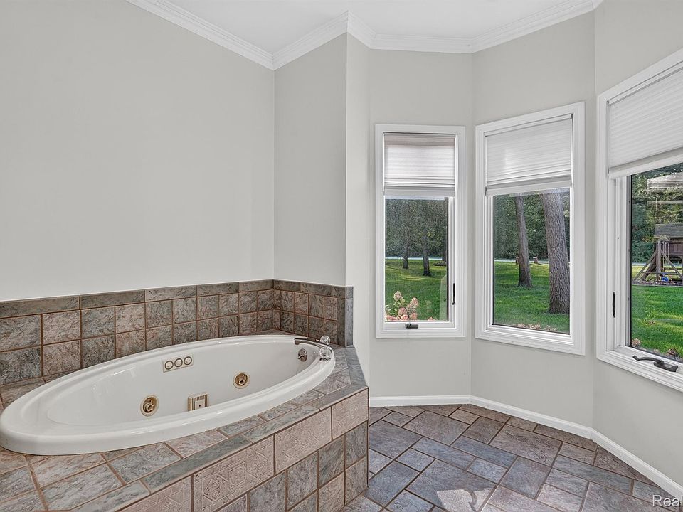 10073 Silver Lake Rd, photo 16