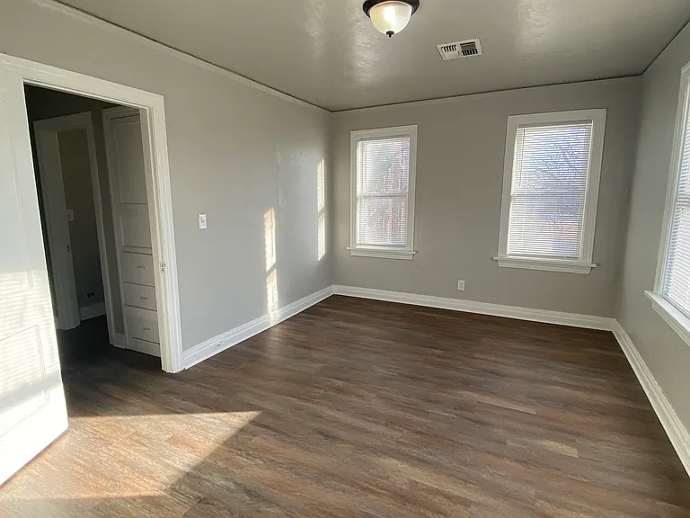 1130 N Ellison Ave — Photo 6