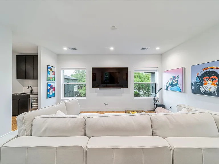 9753 Mixon Dr — Photo 32