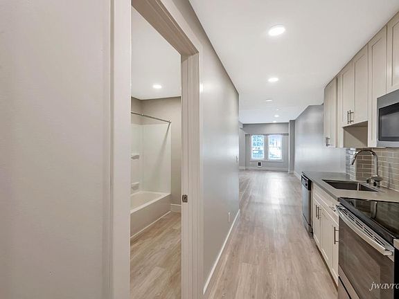 3rd image of 1801 Beach St #D