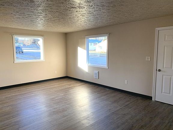 3rd image of 513 W 4th St