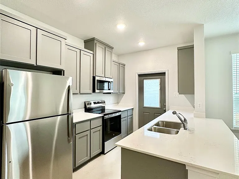 2321 Ocean Ave #B — Photo 6