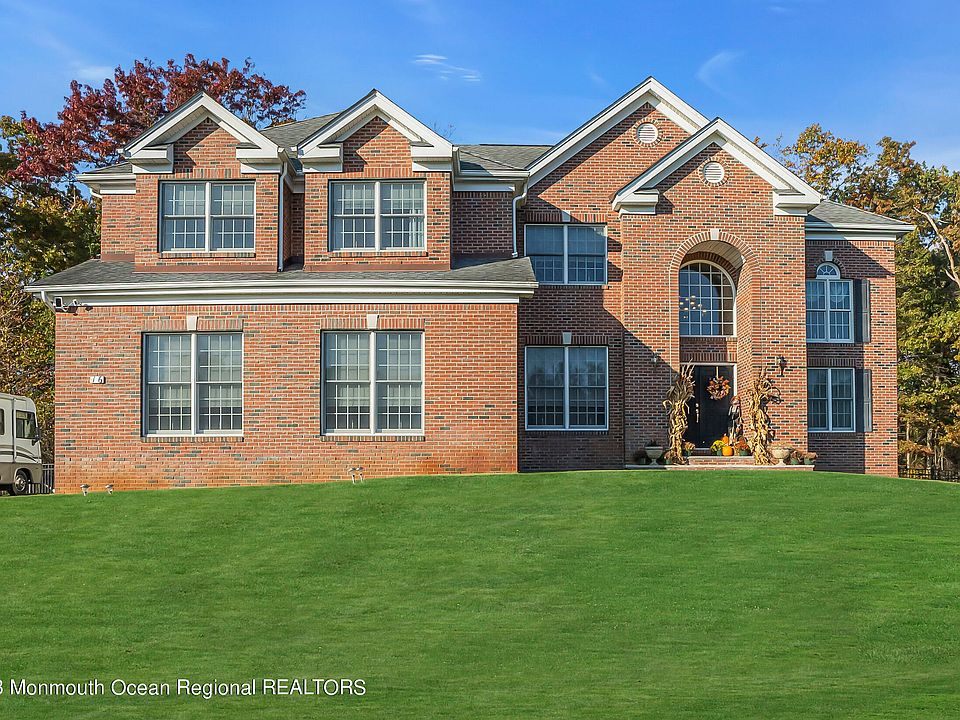1st image of 16 Lakeside Drive