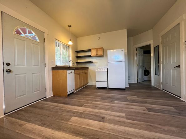 530 NE Irving Ave Unit 2