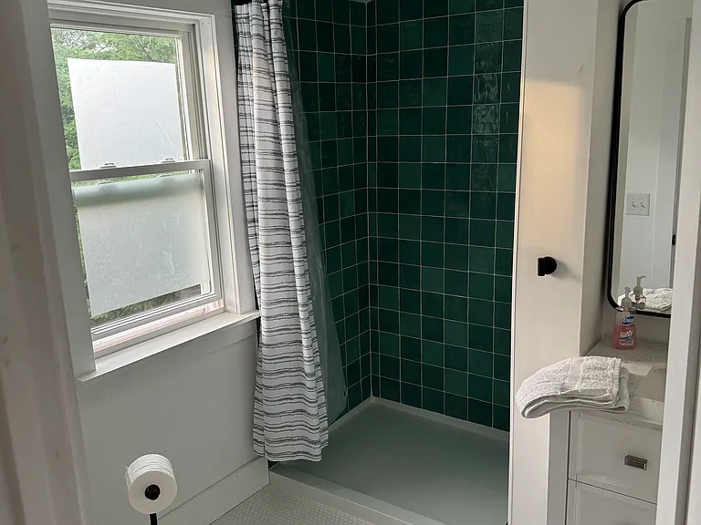 199 Linden Ave — Photo 2