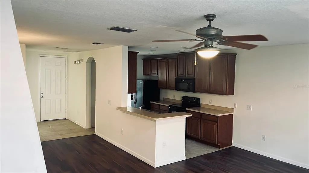 3 bed, 2.5 bath, 1540 sqft, $2,100 — Photo 4
