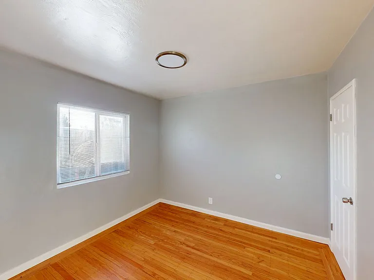 22815 Grand St — Photo 19