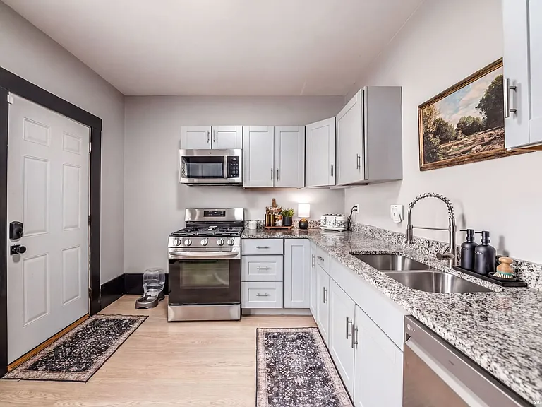 302 E Markison Ave #302 — Photo 11