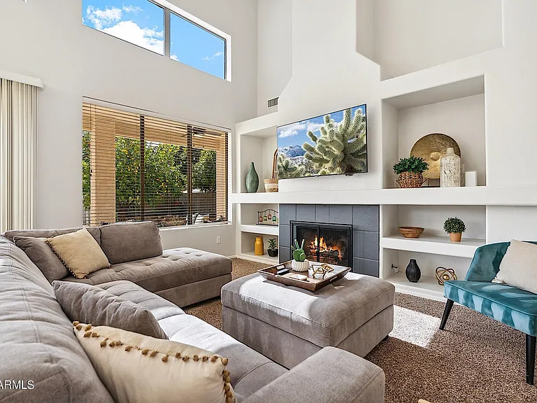 1125 E Irma Ln — Photo 14