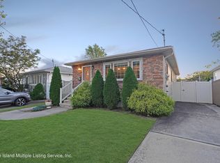 168 Woods Of Arden Rd, Staten Island, NY 10312