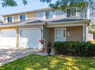 1012 Autumn Ln, Aurora, IL 60505