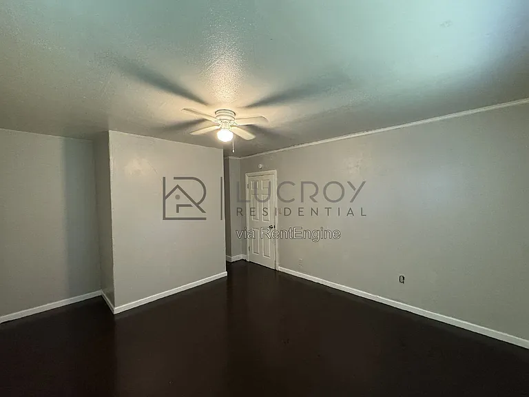321 Naples Rd — Photo 12