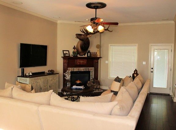 2nd image of 9021 Mitcham St