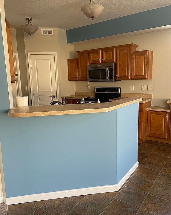 1st image of 574 Heritage Sq Unit 18