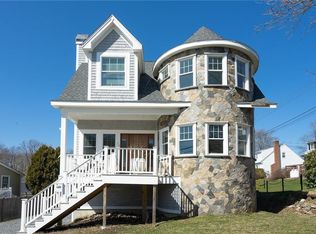 76 Bateman Ave, Newport, RI 02840