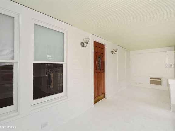 3rd image of 115 13th Ave NE