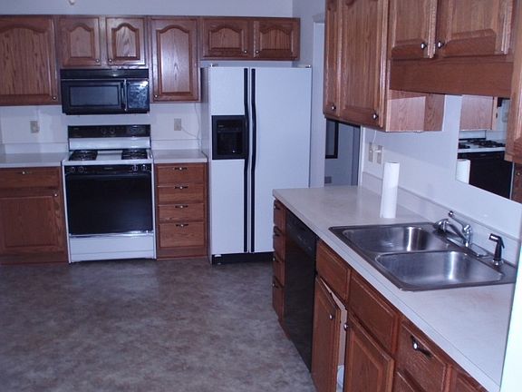 5th image of 338 W White Pine Ct