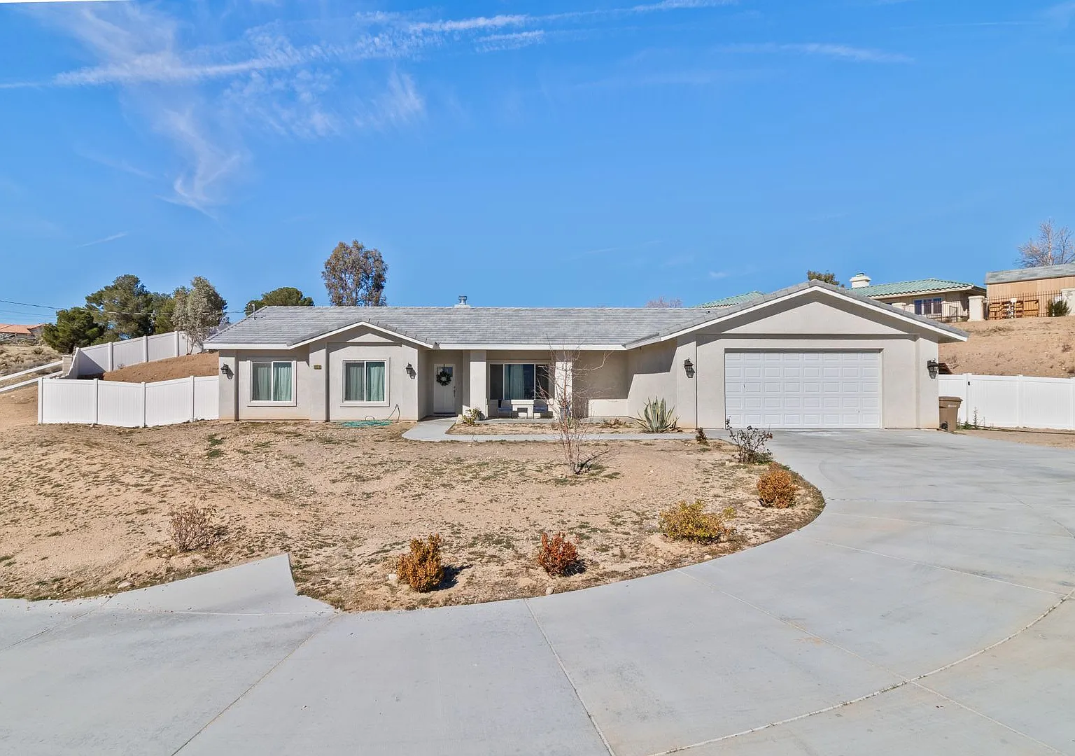 Beautiful 4 Bed 3 Bathroom — Photo 1