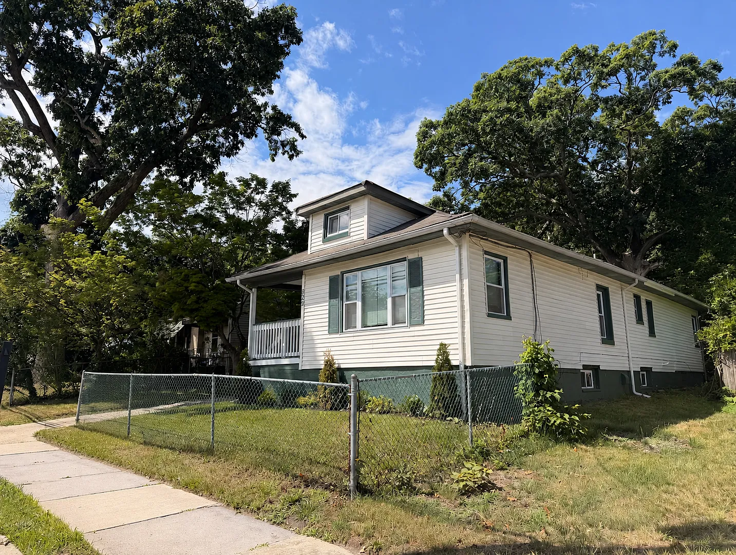Stunning 3 bedroom 2 bathroom single family house available in Asbury Park! — Photo 3