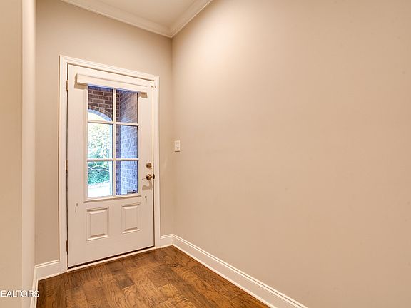 4th image of 415 Sunny Springs Ln
