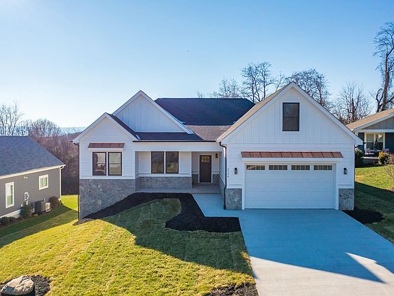 2nd image of 2524 Belvue Rd