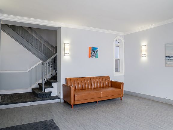 2nd image of 4070 N Kenmore Ave #310