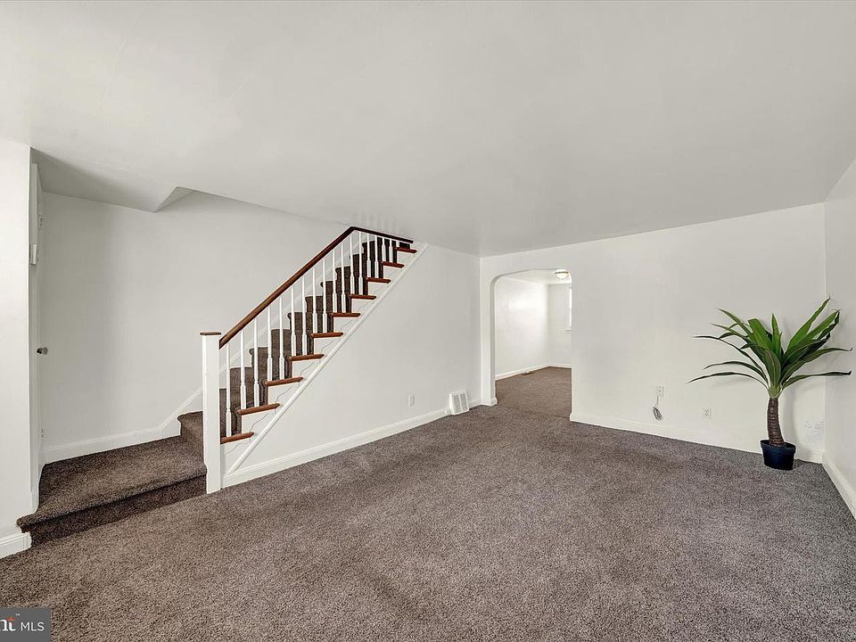 1st image of 142 W 21st St